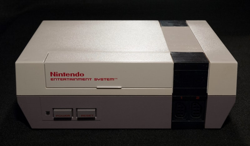 Istoria jocurilor video - Consola Nintendo Entertainment System NES 1985